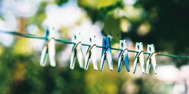 Das Aufhängen der Wäsche ist zwar Arbeit, aber kein sonderliches Hexenwerk. Die Wahl des richtigen Waschmittels ist da schon die grössere Herausforderung. 