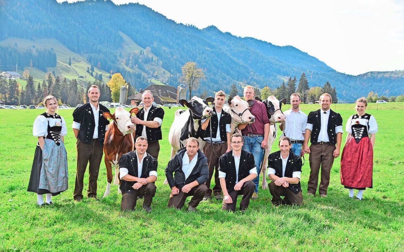 Die Missen: Vize-Schöneuter: Tom Allegra; Schöneuter: ScheHol Sidekick Coralie; Miss: Ptit Coeur Royalcrush Lilly; Reserve Miss: Künzi’s Addison Hilaria (v. l. n. r.).      