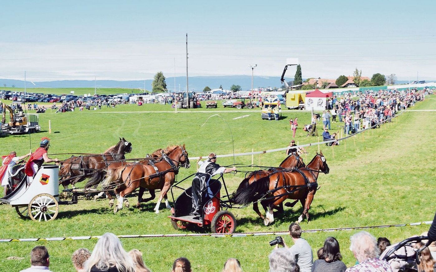 Wenn die Teilnehmenden des Brückenwagen- und Römerwagenrennens an den Start gehen, ist ihnen die Aufmerksamkeit des Publikums gewiss.