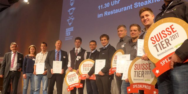 Strahlende Gesichter: Die mit Innovationspreisen ausgezeichneten gewerblichen und bäuerlichen Sieger an der Suisse Tier. (Bild akr)