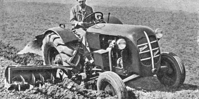 Die Zapfwelle ermöglichte es Traktoren, sowohl Geräte zu ziehen als auch Arbeitsmaschinen anzutreiben. So konnten erstmals auch mehrere Arbeitsprozesse in einem Durchgang erledigt werden.