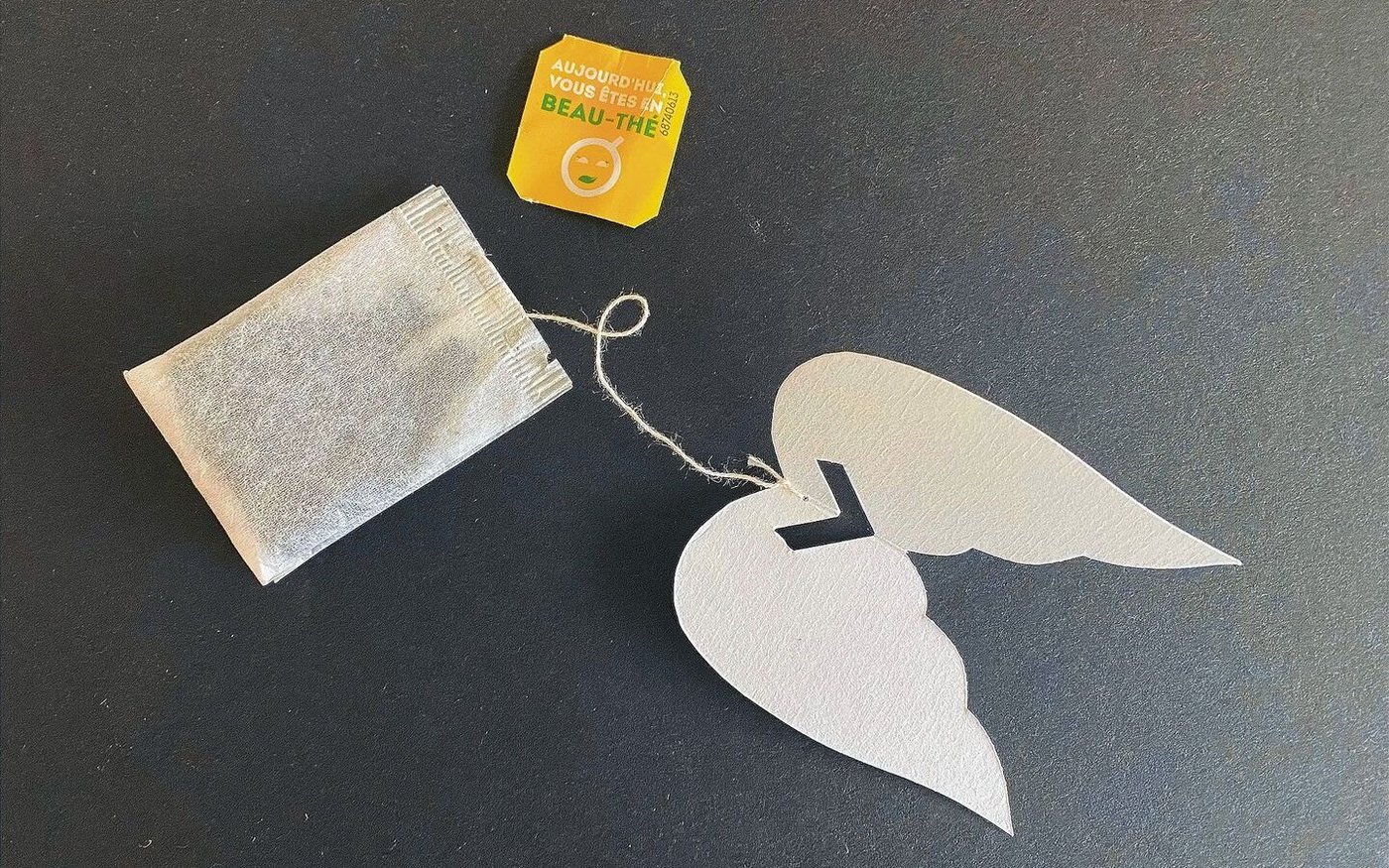 Für fast schon himmlischen Teegenuss: Beutelhalter in Flügelform. 