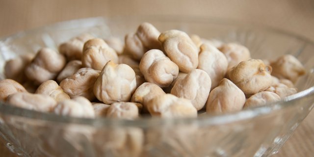 Kichererbsen brauchen viel Sonne und ein trockenes Klima. Es gibt aber Anbauversuche in der Schweiz. (Bild pixabay)