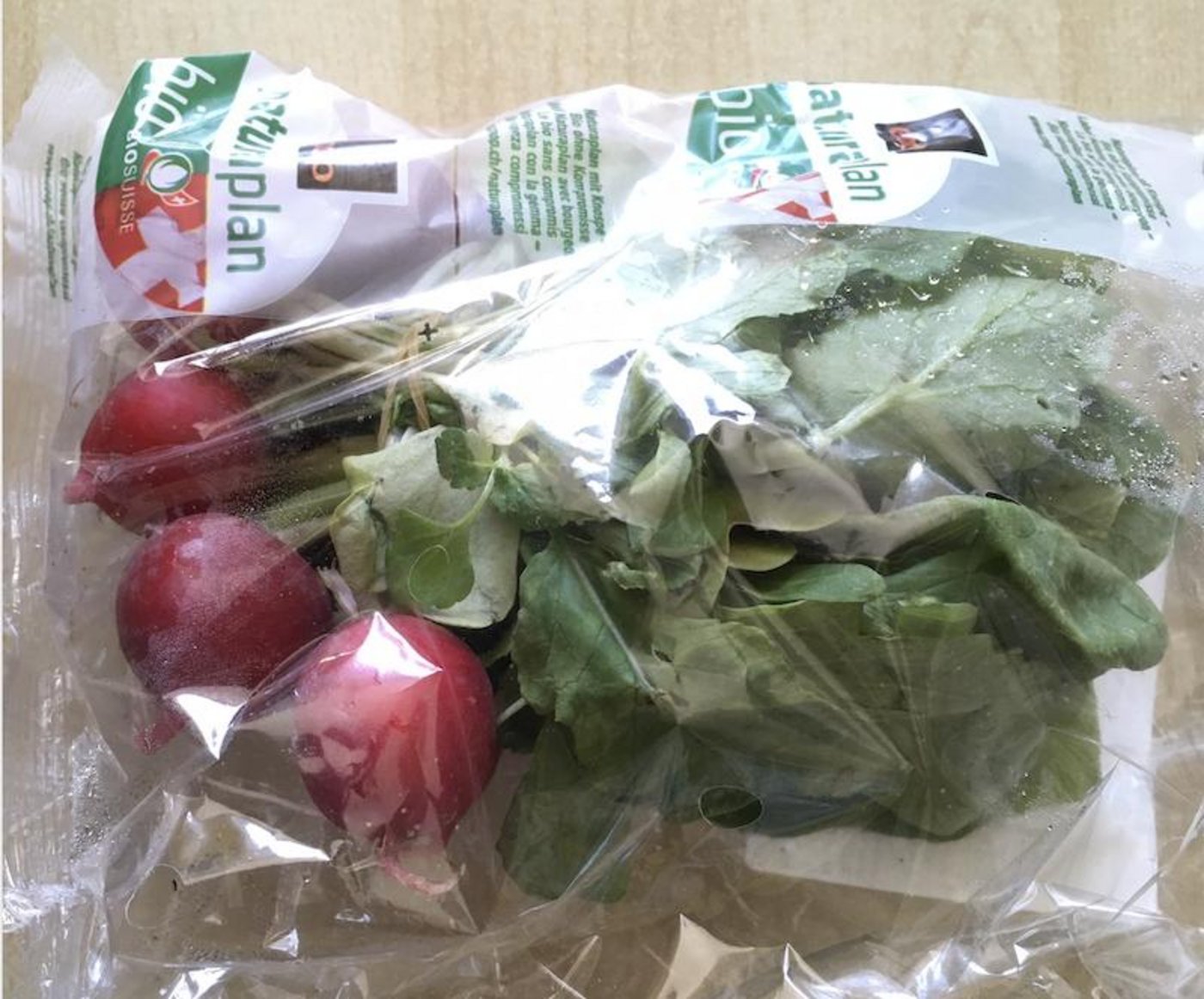 Wenn viel Ware gekauft wird, braucht es auch viel Verpackungsmaterial. (Symbolbild jsc)