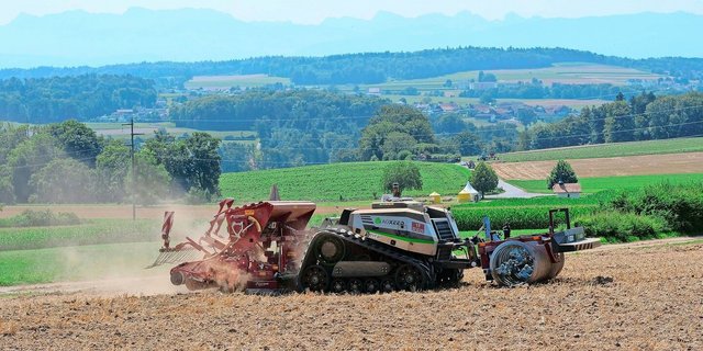 Der autonome Feldroboter «Agbot» ist ein gutes Beispiel dafür, wie weit die digitale Transformation bereits fortgeschritten ist. Trotz ihrer Praxistauglichkeit haben sich solche Technologien in der Landwirtschaft noch nicht breit etabliert. 