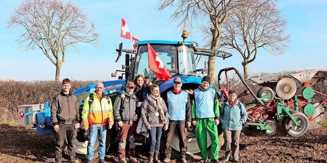 Am Wettpflügen räumten die Schotten und die Iren ab. Der Autor, der zusammen mit Michael Stamm (mit Gilets) an der EM die Schweiz vertreten hat, ist trotzdem mit seiner Leistung zufrieden. Er hatte sich auf schwere Böden eingestellt.