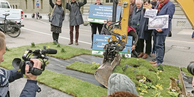 Am 24. März 2019 lancierte der Trägerverein «Ja zu mehr Natur, Landschaft und Baukultur» seine Doppelinitiative.  (Bild akr)