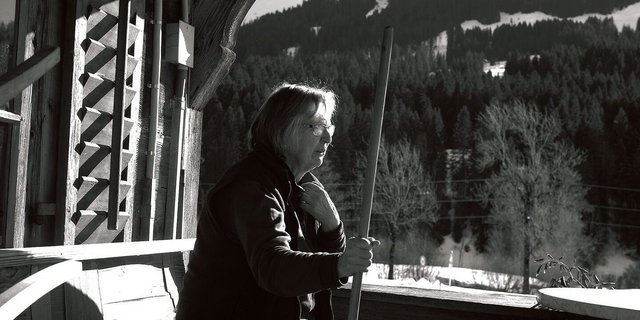 Wochen nach ihrem 66. Geburtstag, als sie darauf wartete, dass der Winter vorbei ist.