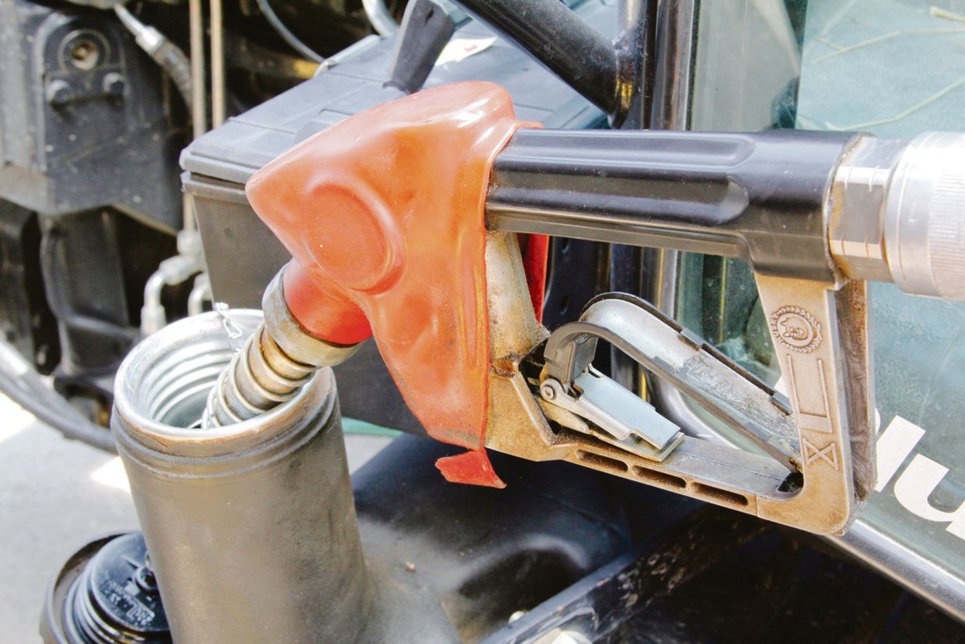 Mit zahlreichen Massnahmen lässt sich Diesel einsparen. So können die Kosten für Treibstoffe gesenkt werden. (Bild Andreas Leu, Inforama)