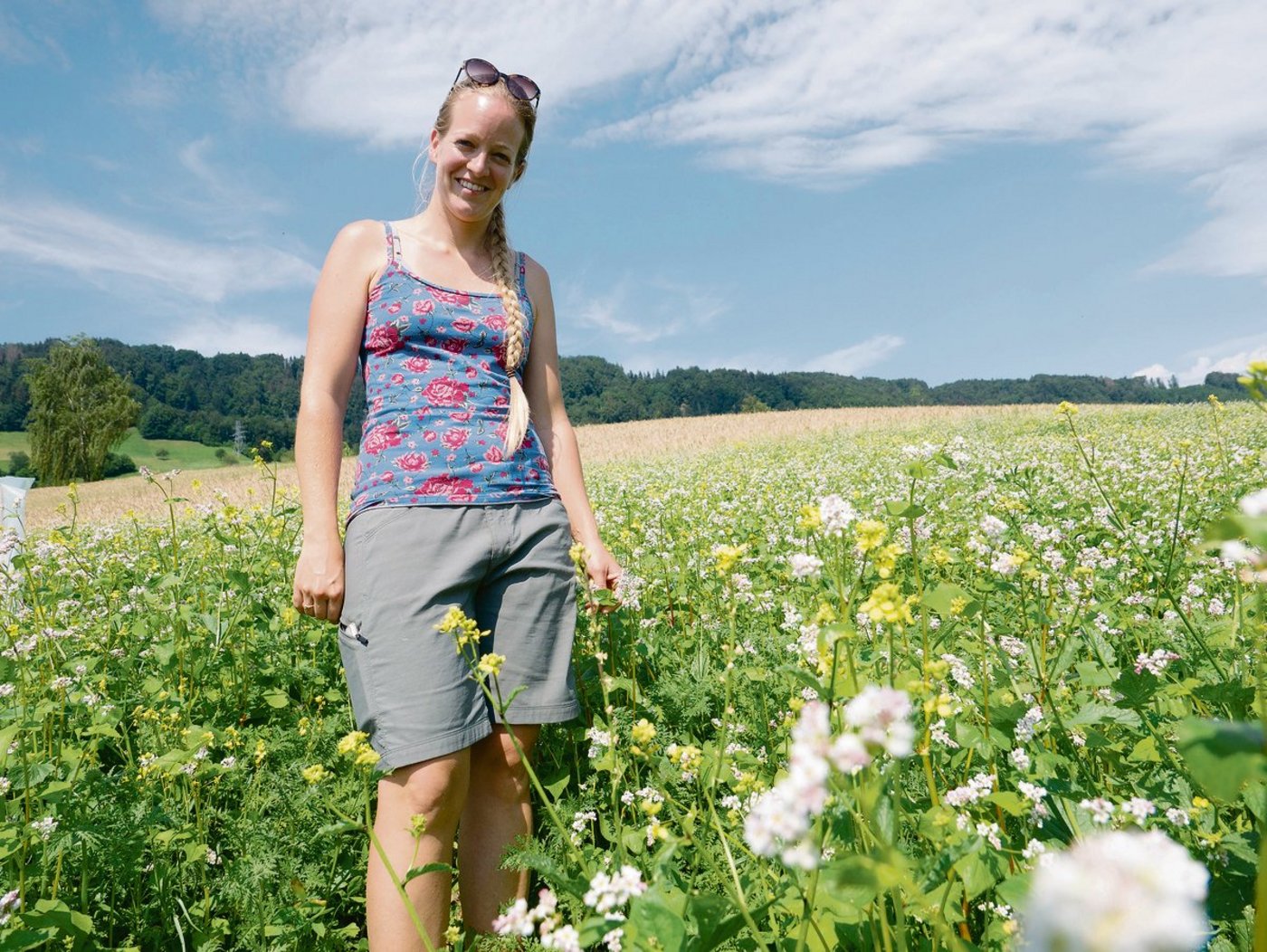 «Die Betreuung des Projektes ist ziemlich zeitaufwendig und kein Selbstläufer»: Aline Gerber in ihrer publikumsfinanzierten Bienenweide. (Bild de)