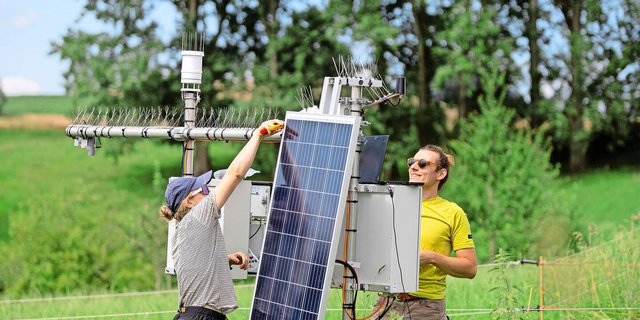 Noè Zardi (rechts) arbeitet mit seinem Team mit sieben landwirtschaftlichen Partnerbetrieben zusammen.