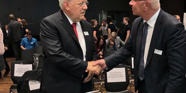 Wollen zusammen noch die neue AP auf die Schiene bringen: Bundesrat Schneider-Ammann und BLW-Direktor Lehmann. (Bild akr)
