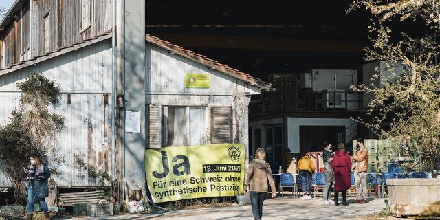 Die Pressekonferenz «Ein landwirtschaftliches Ja für die Pestizid-Initiative» fand auf dem Biohof Heimenhaus im bernischen Kirchlindach statt. (Bilder Zvg) 