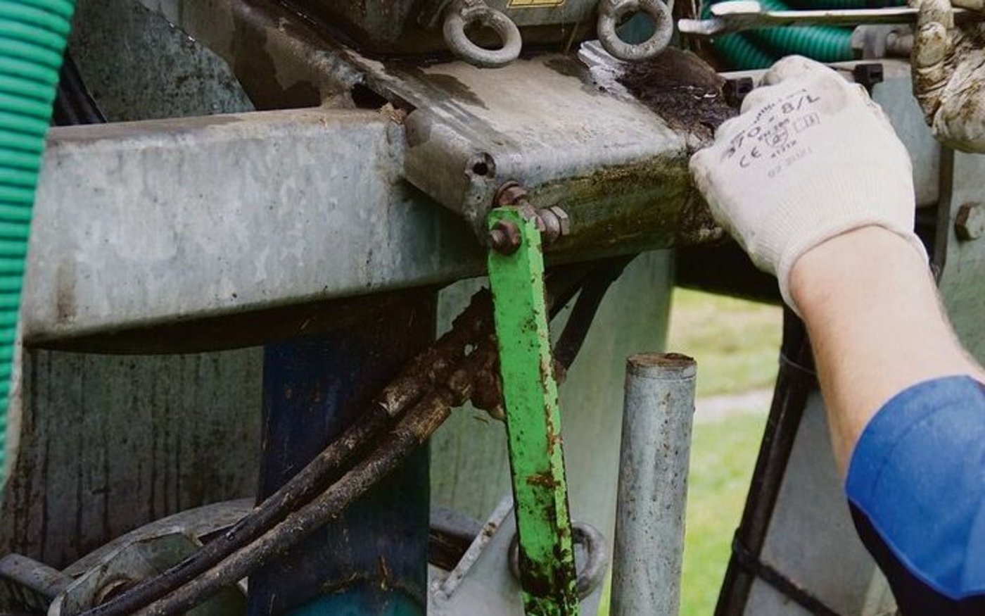 Zugang für Problembehebung: Öffnen des Verteilkopfes.