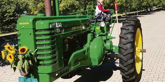Der John Deere von 1949 stammt aus den USA, wo er vermutlich als Hacktraktor auf einer Plantage eingesetzt wurde. (Bild Markus Fischer)