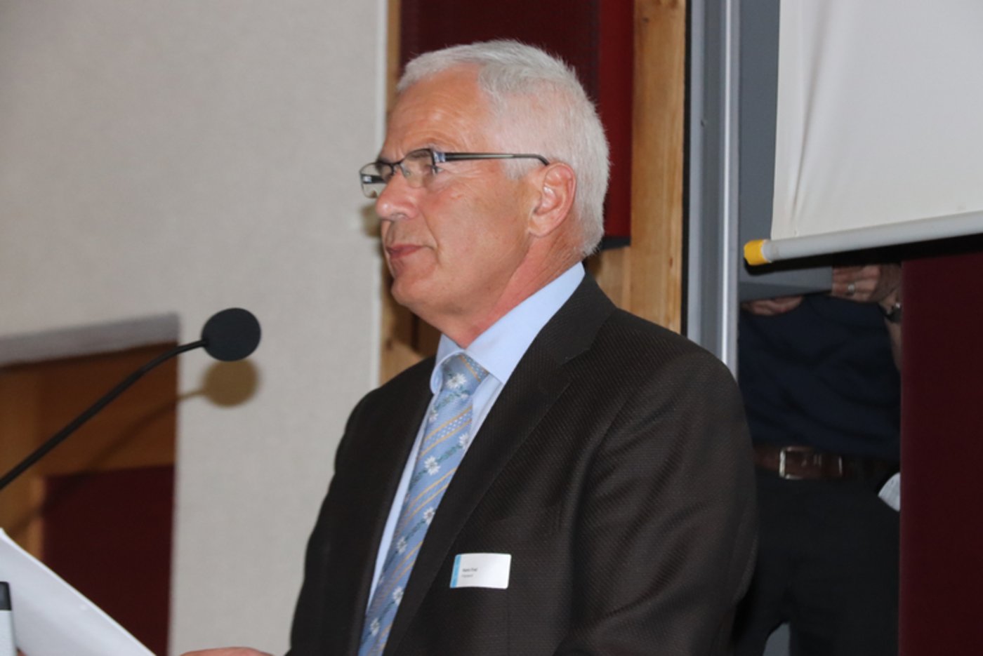 Hans Frei machte deutlich, dass auch bei den Themen Pflanzenschutz und Raumplanung viele Kreise die Verhältnismässigkeit aus den Augen verloren hat. (Bild lid/Roland Müller)