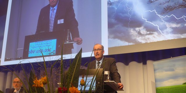 «Wir reden nicht von einem Thema, das nur für die Frauen, Bäuerinnen, Partnerinnen wichtig ist, sondern für die gesamte Landwirtschaft», sagt Markus Ritter. (Bild akr)