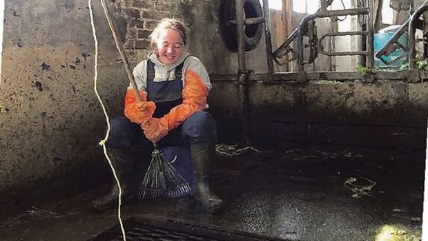 Nachdem das Schermesser in den Gülleschwemmkanal gefallen war, hatte Samira Furrer eine ungewöhnliche Idee.