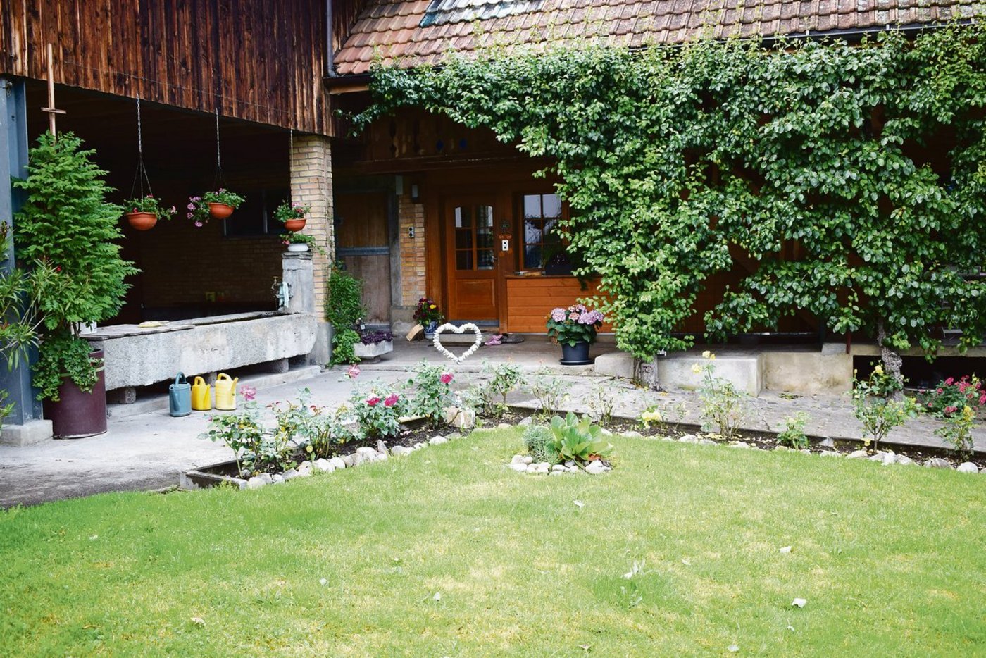 Hier in der Schürmatt in Uttigen BE, finden Klienten von Projekt Alp Strukturen, Halt und haben die Chance in der Abgelegenheit und Ruhe ein neues Leben aufzubauen. (Bild Daniela Joder)