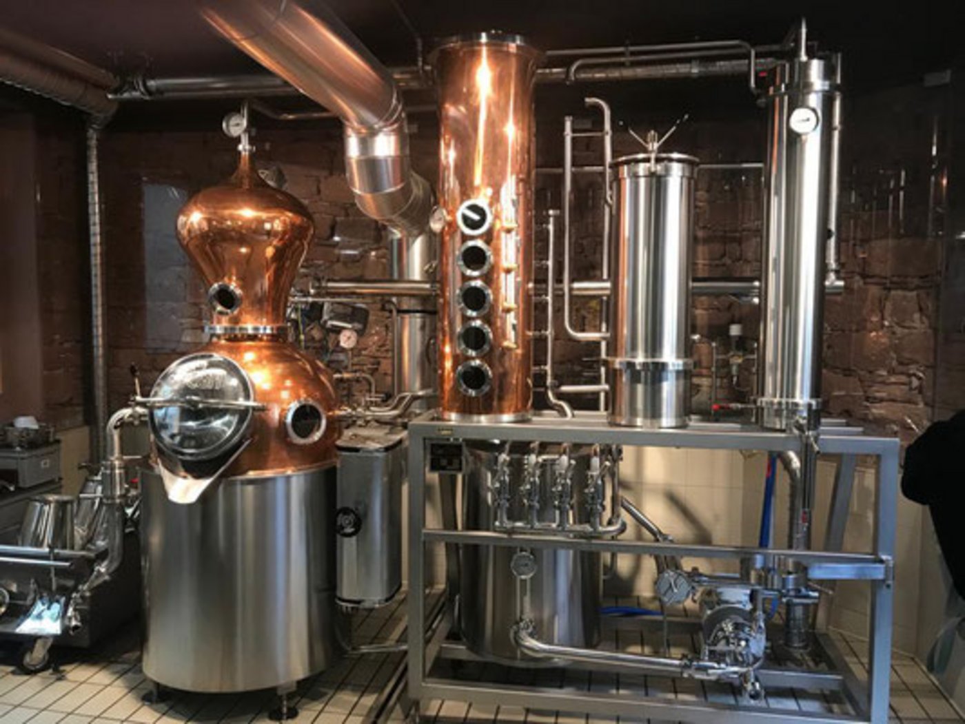 Viele Schweizer Brenner können angesichts der Knappheit von Desinfektionsmitteln helfen. (Bild pd) 