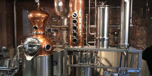 Viele Schweizer Brenner können angesichts der Knappheit von Desinfektionsmitteln helfen. (Bild pd) 