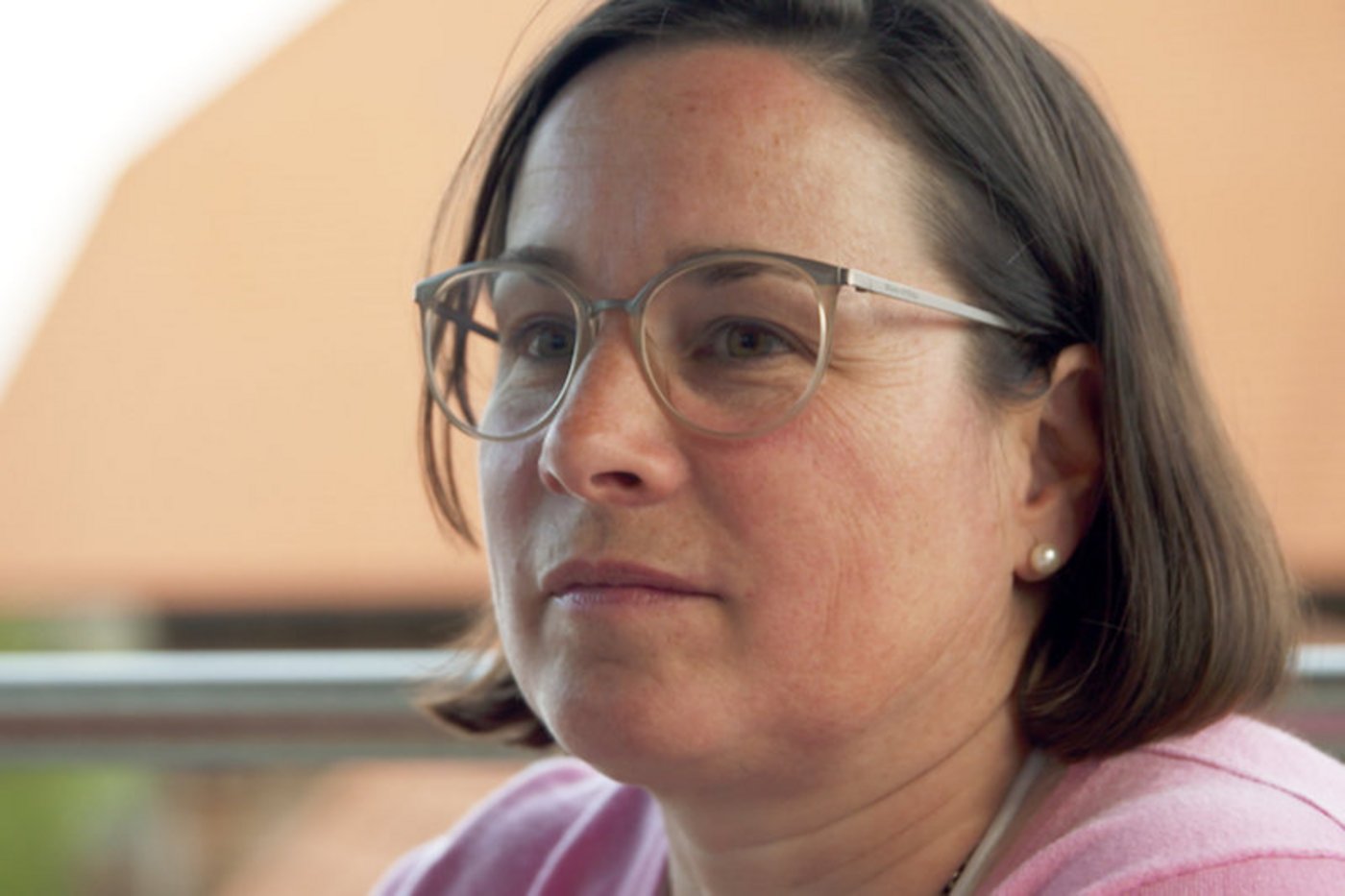 Sarah Schädeli ist Bäuerin und eine der porträtierten Frauen in der SRF-Sendung "Dok" vom Donnerstag. (Bild SRF)