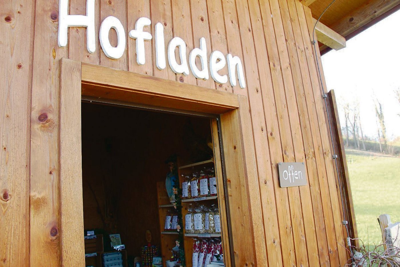Blick in den Hofladen von Familie Niederberger in Kriens. Solche Regio-Produkte aus der Pilatus-Region sollen mit dem neuen Label gefördert werden.(Bild zVg)