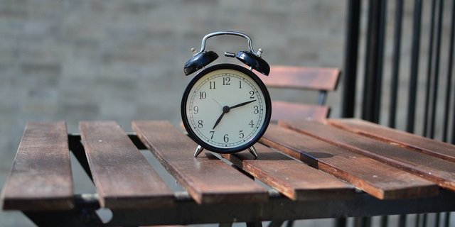 Die Zeitumstellung bringt so manchen aus dem Takt und ist auch nicht unumstritten. (Bild Pixabay)