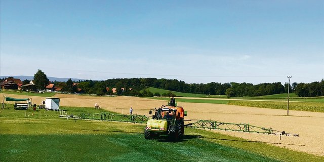 Mit der GPS-gesteuerten Feldspritze lässt sich exakt bestimmen, wo gespritzt werden soll.