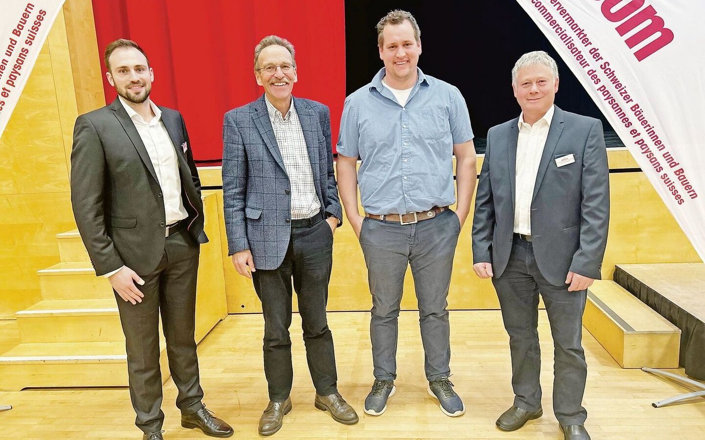 Gäste von Julius Jordi (l.) und Cyrill Schildknecht, Präsident Regionalausschuss Ostschweiz (r.), an der Anicom-Tagung waren Manfred Bötsch (2. v. l.) und Ronni Vögeli (3. v. l.). 