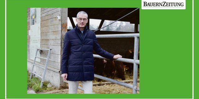 Hanspeter Keller bei den Mastochsen: Der neue Leiter des Tannenhofs züchtete selbst lange Schweine. (Bild jw)