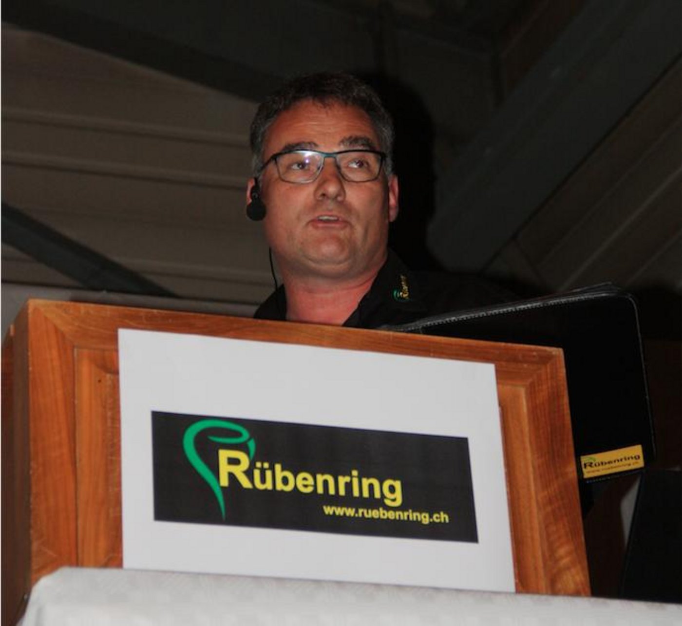 Andreas Wiedmer und seine Vorstandskollegen hatten bei der GV  vom Mittwochabend keinen leichten Stand.  (Bild aw)