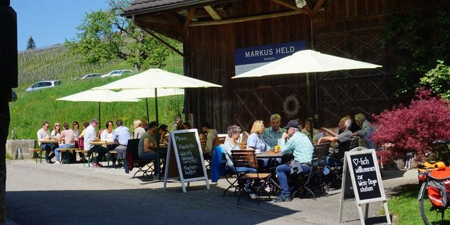 Auch regionales Essen wurde zum regionalen Wein angeboten. (Bild Agro Marketing Thurgau)