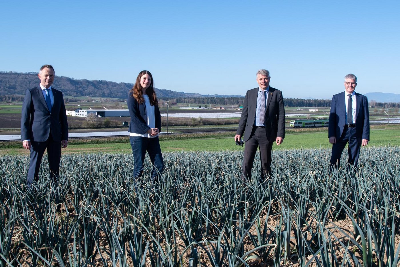Die Vertreterinnen und Vertreter der Partner in Ins. Von links nach rechts: Willy Kessler, Nadja Umbricht Pieren, Christoph Ammann und Christian Hofer. (Bild Agroscope/Carole Parodi)