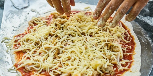 Schweizerinnen und Schweizer scheinen in der Corona-Krise das Kochen und Backen entdeckt zu haben. Das lassen jedenfalls die Zugriffszahlen auf die Rezeptdatenbank von Swissmilk vermuten. (Bild Pixabay)