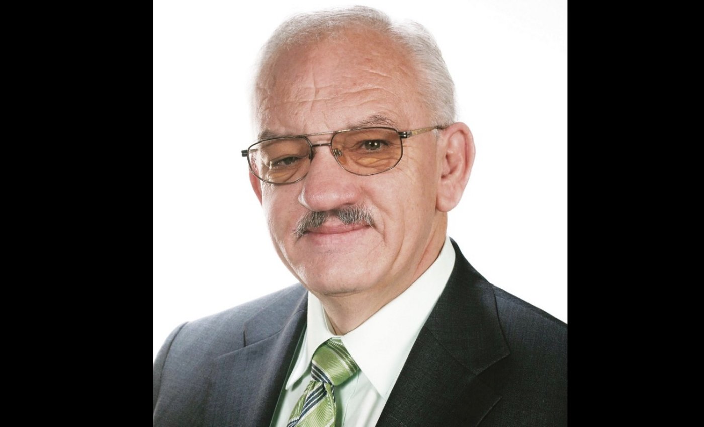 Der pensionierte Chirurg und Grossrat Michel Zadory ist Mitglied des Gemeinderats sowie Initiant und Präsident des Rosenfestival von Estavayer-le-Lac. Mit seinem vierzehnköpfigen Komitee organisiert er 2019 die vierte Ausgabe des Festivals, die zum Ziel hat, "die Besucher der mittelalterlichen Stadt Estavayer zu verzaubern". (Bild zVg)