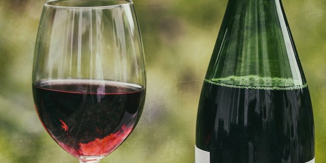 Kundenkontakt ist in der Weinbranche wichtig. In der Corona-Krise braucht es Alternativen. (Bild Pixabay)