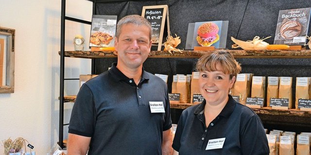 Urs und Monika Tellenbach fungierten als Gastgeber für die gemeinsame Medienkonferenz des Schweizer Bauernverbands, von IP-Suisse und Bio Suisse. Sie bauen diverse wenig verbreitete Kulturen an.