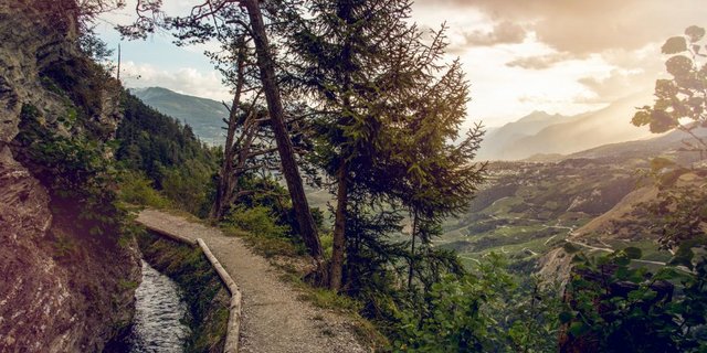 Im Wallis gibt es mit den Suonen eine Tradition der Bewässerung. Durch den Klimawandel neu von Trockenheit betroffene Regionen könnten vom Erfahrungsaustausch profitieren. (Bild valais.ch)