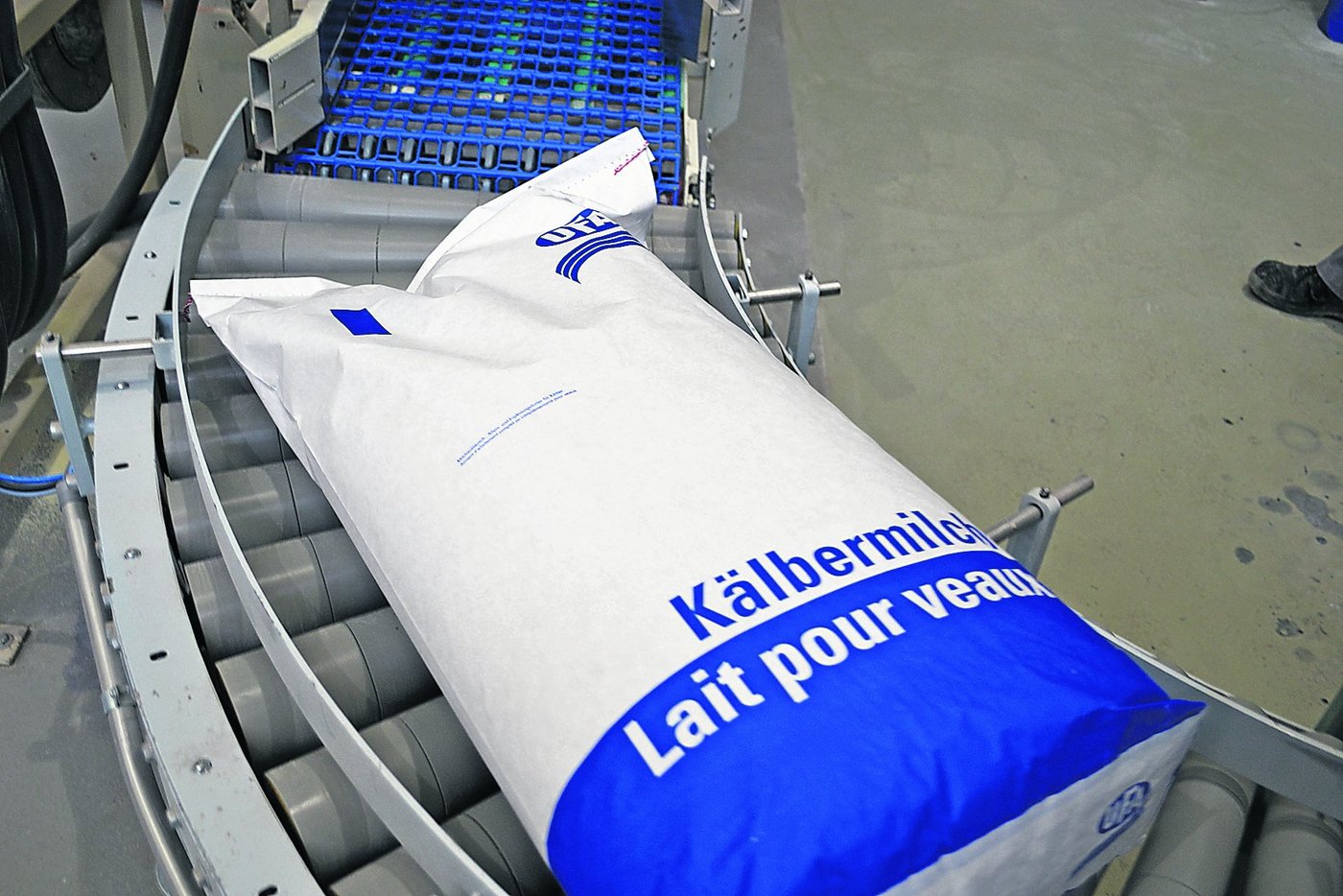 Mit erheblichen Investitionen in den Sprühturm in Sursee LU wird die ­Qualität von UFA-Kälbermilch weiter verbessert. (Bild: Anton Haas)