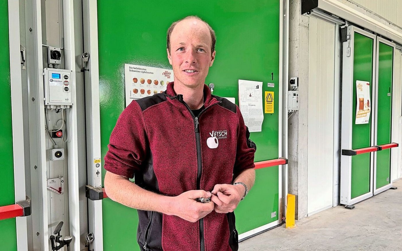 Obstbaumeister Lukas Vetsch verfügt seit 2023 über eigene CA-Lager. So kann er je nach Vermarktungs- und Verarbeitungsbedarf selbst auslagern und die Qualität hoch halten. 