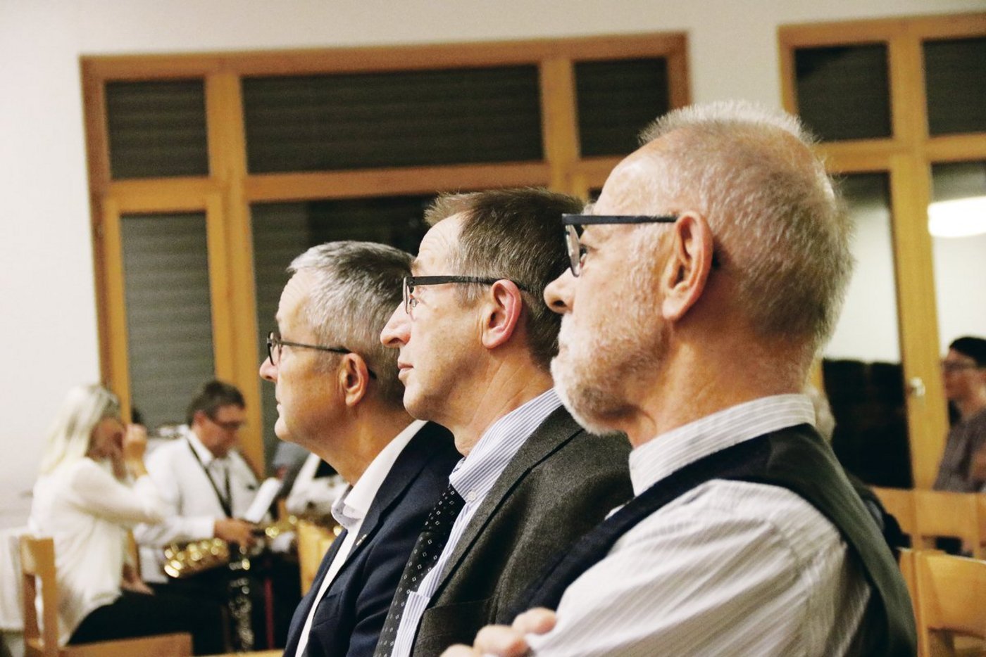 Der Blick zurück auf hundert Jahre Bildung (v. l. n. r.): Regierungsrat Thomas Weber, Peter Moser und Alfred Buess.(Bilder Benildis Bentolila)