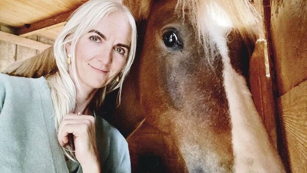 Franziska Ambühl, Millas Mutter, besucht ihre Tochter gerne auf dem Hof.  