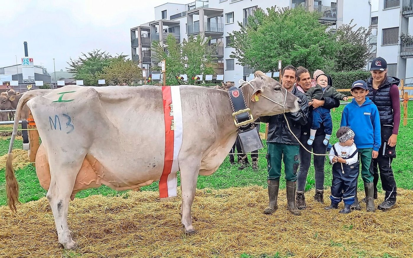 Zur Miss March BS wurde die 100 000er-Kuh Sambia von Kevin und Maya Züger aus Vorderthal gekürt.