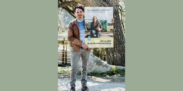 Christian Vessaz, Demeter-Vorstandsmitglied und Demeter-Winzer sagt von sich, vor der Umstellung habe er sich nicht vorstellen können, dass ein vollständiger Verzicht auf synthetische Pflanzenschutzmittel möglich sei. Nach drei Jahren habe er festgestellt: Es funktioniere. (Bild Demeter) 