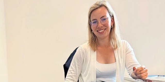 Hund Oskar darf mit ins Büro zu Mutterkuh Schweiz.