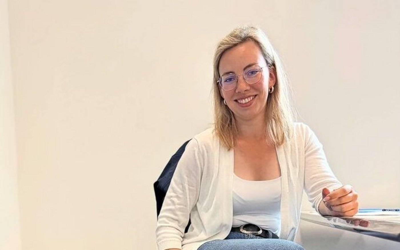 Hund Oskar darf mit ins Büro zu Mutterkuh Schweiz.