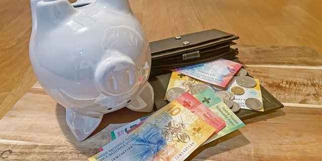 Ende Monat ist Kassensturz: Jede Familie will Zahlungsfristen einhalten, was mit der Teuerung nicht ganz einfach ist. 