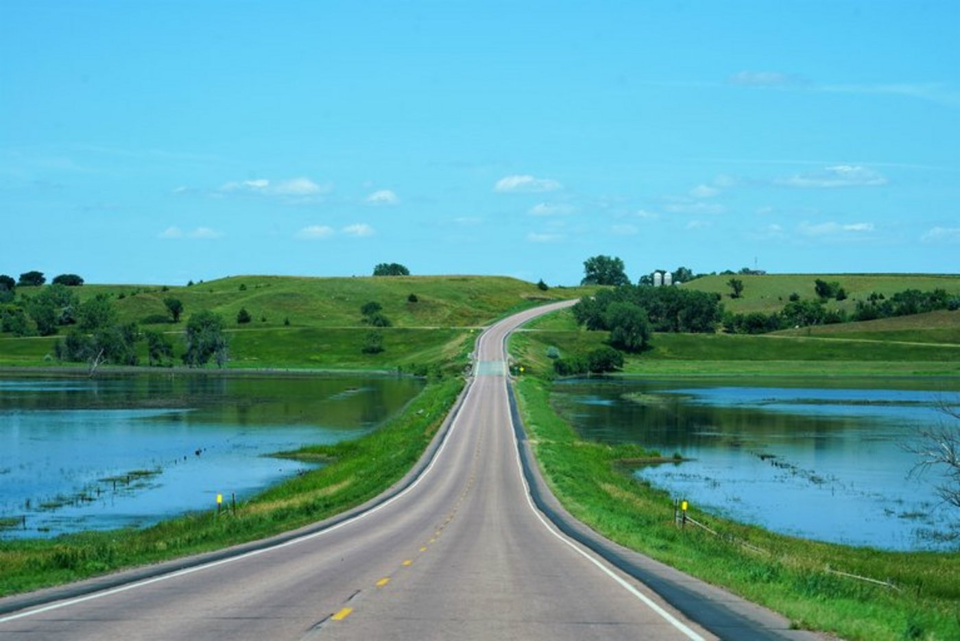 Wasser statt Mais und Soja: 4 Millionen Hektaren und keine Ernte in Sicht. (Bild lid/mr)