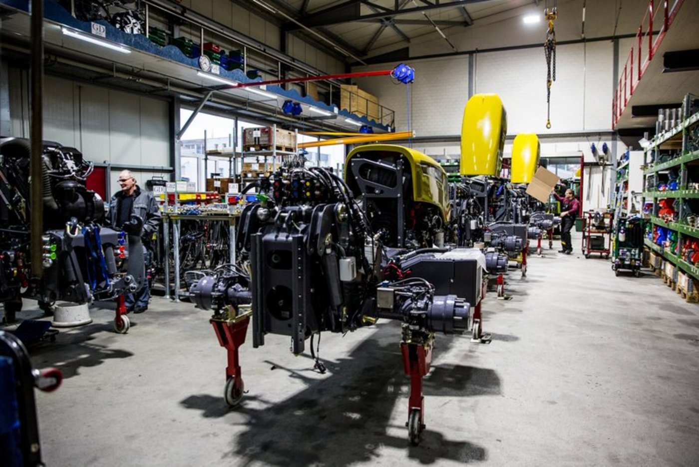 Rigitrac (im Bild Sepp Knüsel in der Fertigung) konnte die Verkäufe 2019 stark steigern. (Bild Mareycke Frehner / "die grüne")